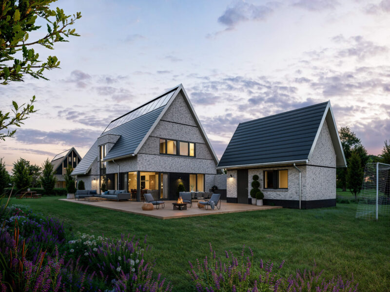 Zijaanzicht met tuin van woning binnen nieuwbouwproject De Hoeven in 's Gravenmoer