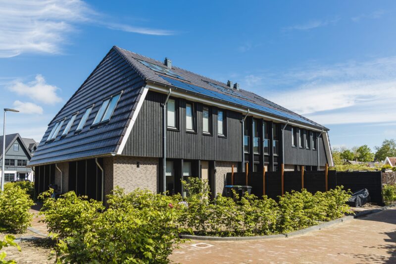 Rug-aan-rugwoningen in De Houtzagerij te Laren