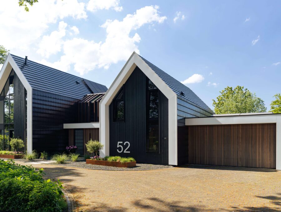 Moderne woningrenovatie: een nieuw thuis met uniek ontwerp en authentieke details