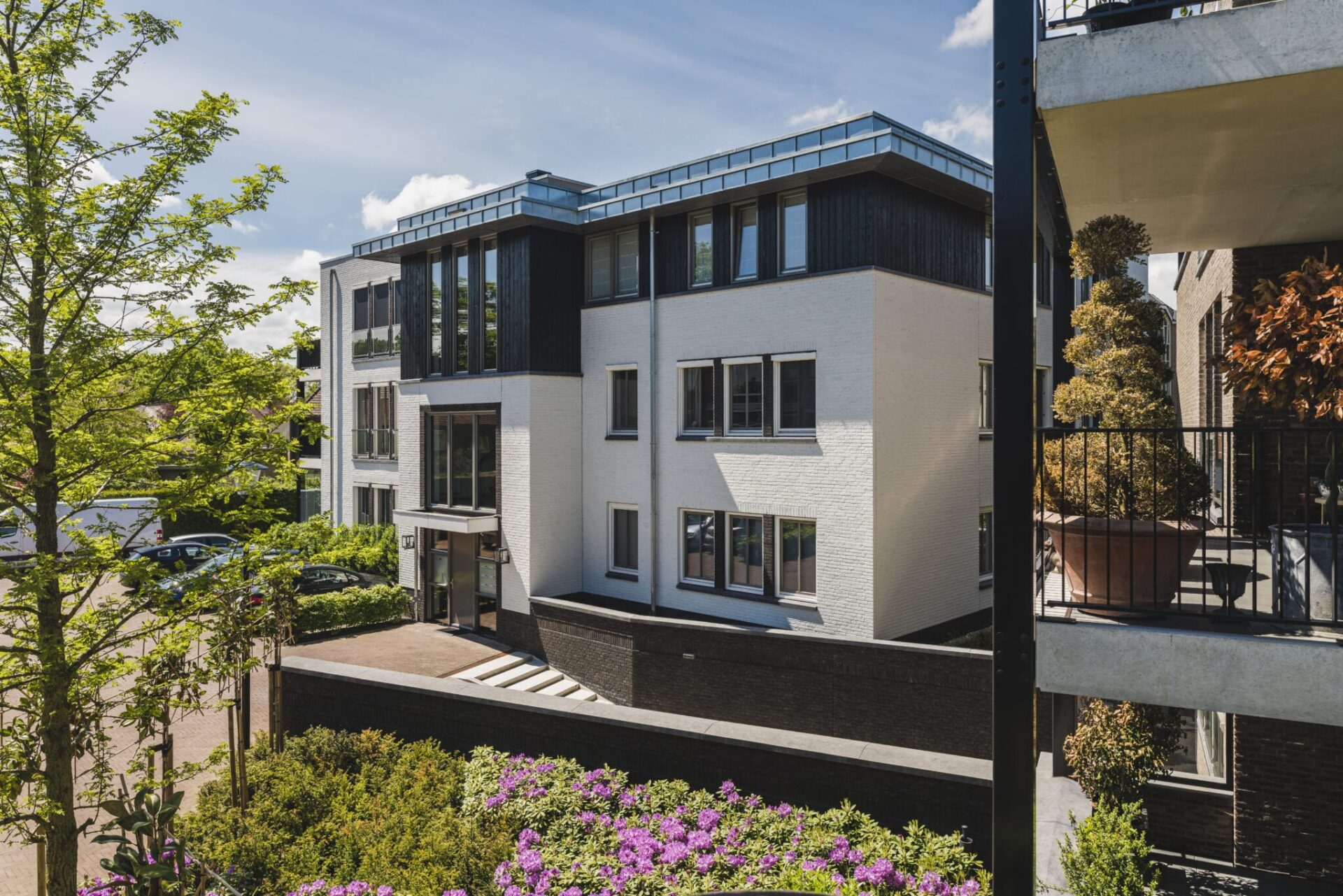 Doorkijk en vooraanzicht appartementen Larens Hart