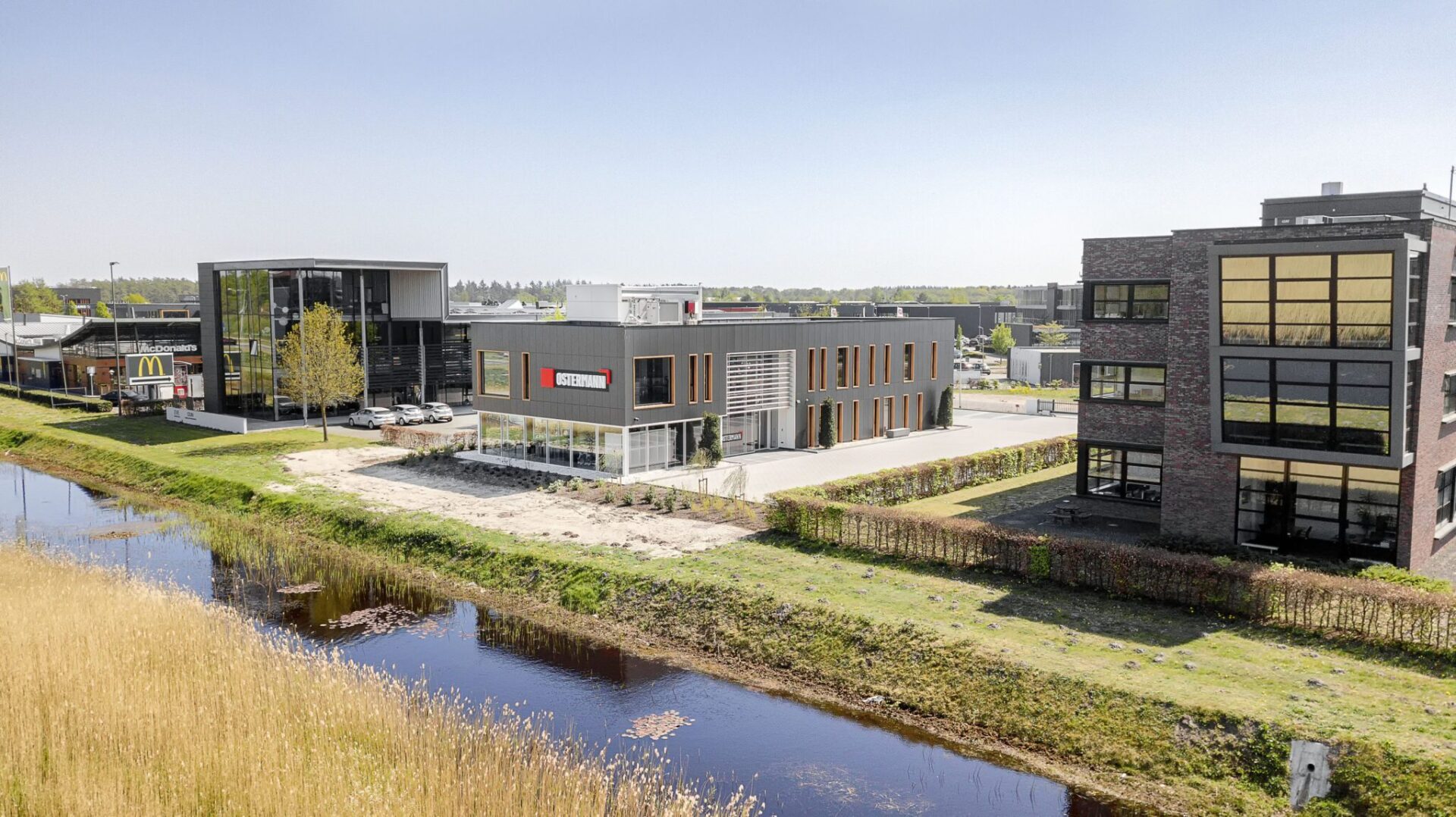 Vogelvlucht kantoorpand Ostermann Nijverdal