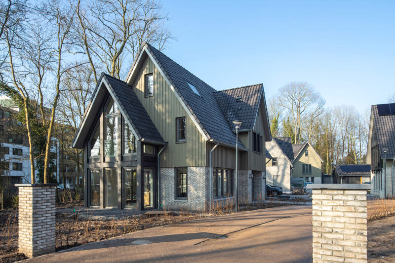 Zijaanzicht van unieke woning in De Boskamer in Nieuwegein