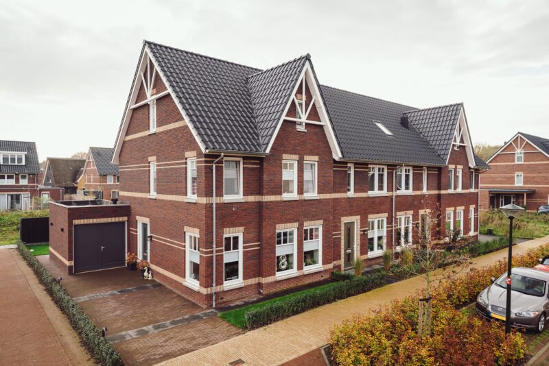 Flierbuurt-Twello-zijaanzicht-rijwoning