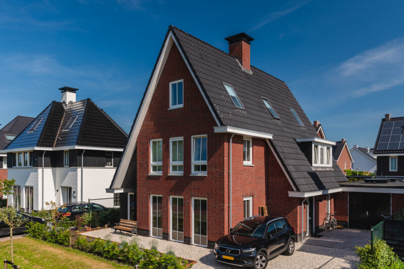 Klassieke-woning-met-rode-baksteen-in-De-Leidsche-Straet