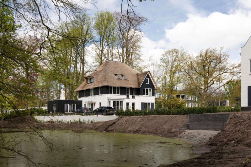 Zijaanzicht landgoed Soestdijkerstraatweg met natuurlijke omgeving
