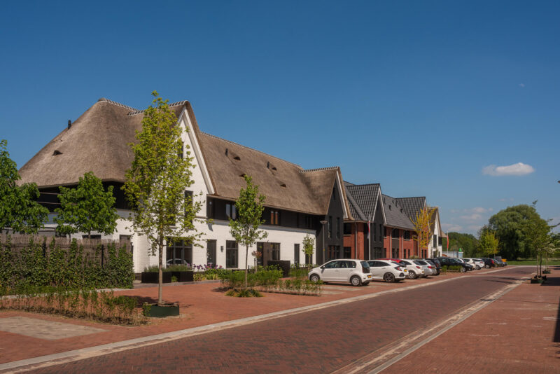 Zijaanzicht meerdere woningen in Nieuw Boorn