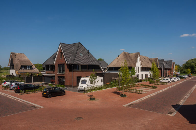Zijaanzicht woningen binnen Nieuw Boorn