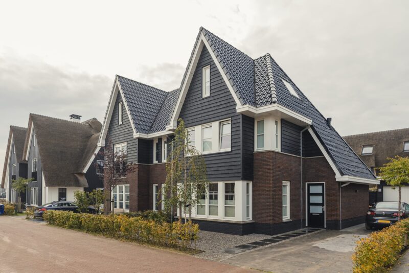 Unieck-Blaricum-twee-onder-een-kap-met-pannendak