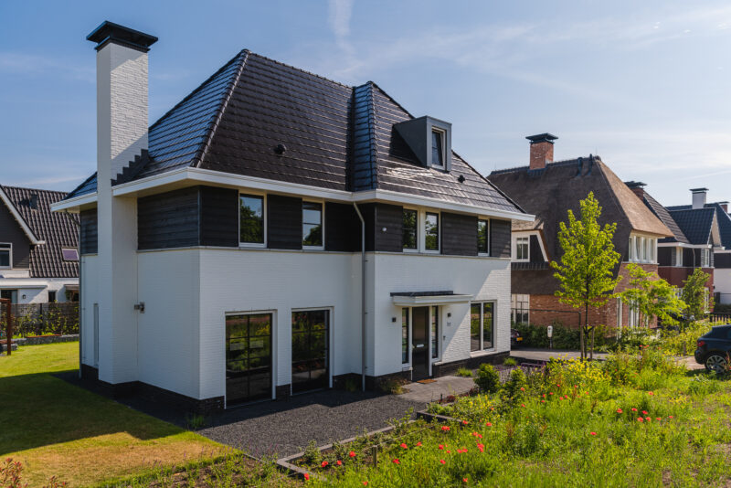 Witte-EVE-villa-aan-De-Leidsche-Straet