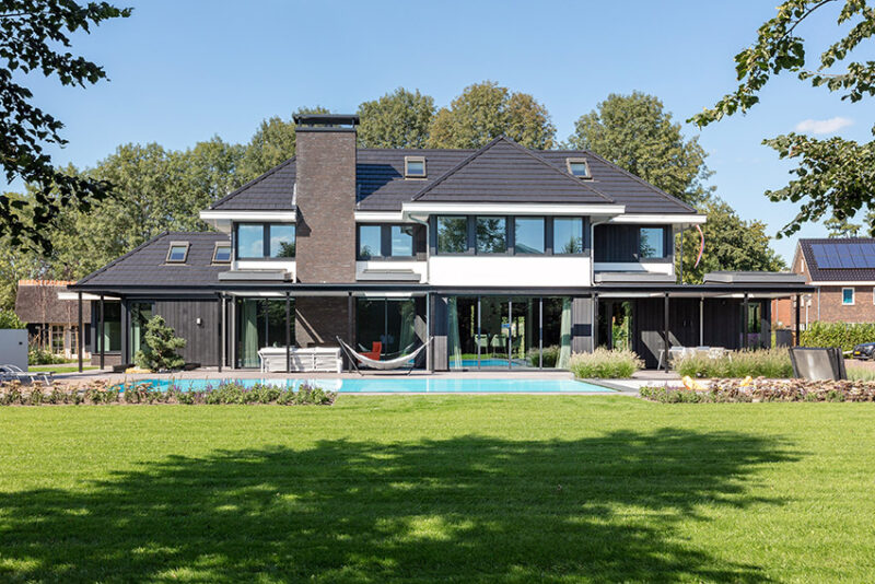 Achtergevel-Moderne-villa-te-Almelo