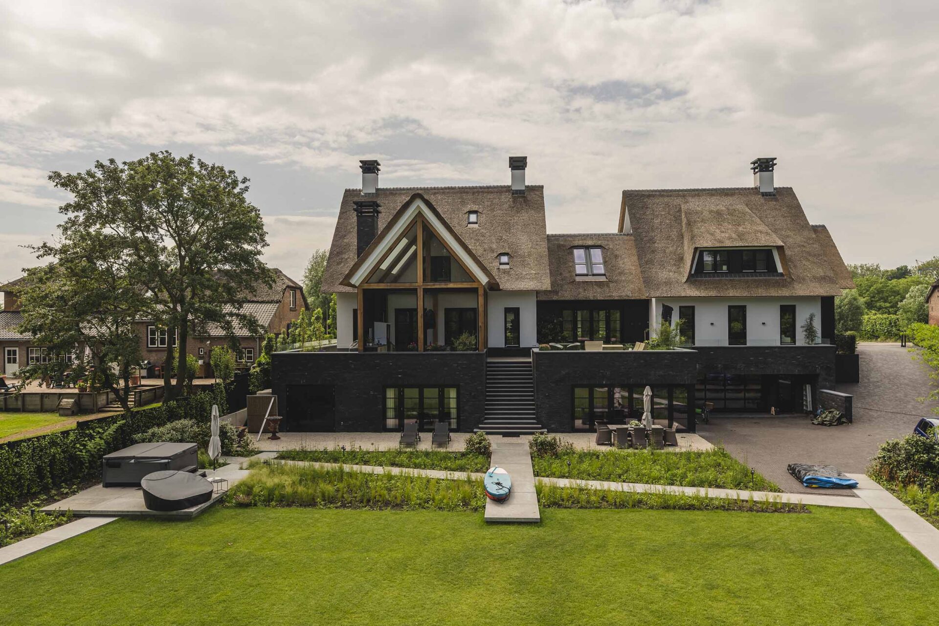 EVE-Architecten-uit-Nijverdal-ontwerpt-dijkvilla