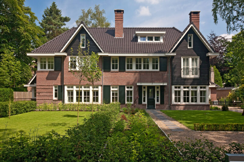 Herenhuis tweekapper klassiek vormgegeven