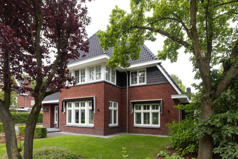 Jaren-30-stijl-woning-gebouwd-op-tradities-2