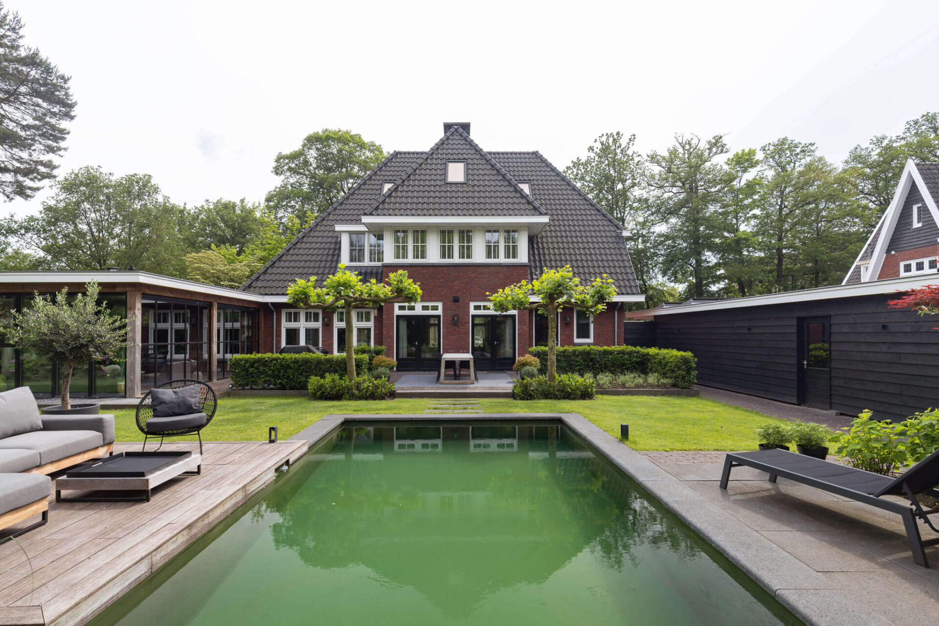 Jaren-30-stijl-woning-gebouwd-op-tradities-3