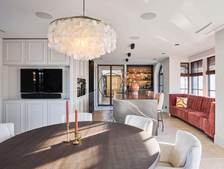 Klassiek modern interieur: een droomhuis vol warmte en stijl