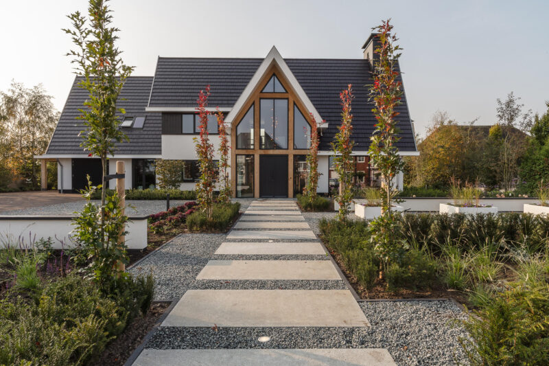 Landelijke-schuurwoning-houten-gebinten-wit-gestuct-Copyright-Droomhuis-Tim-Bilman