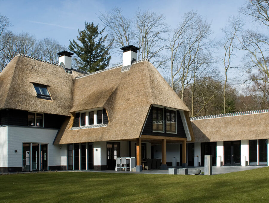Landhuis op royaal boskavel
