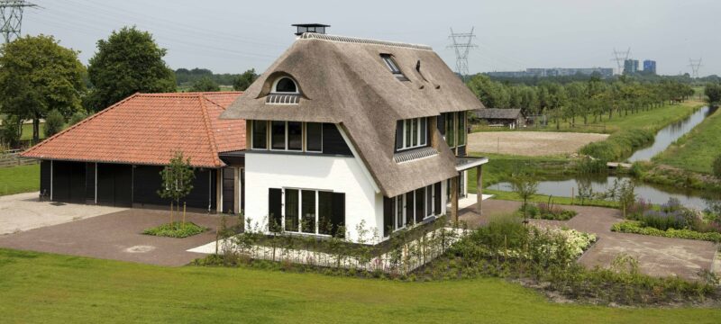 Luxe villa met paardenstallen 1