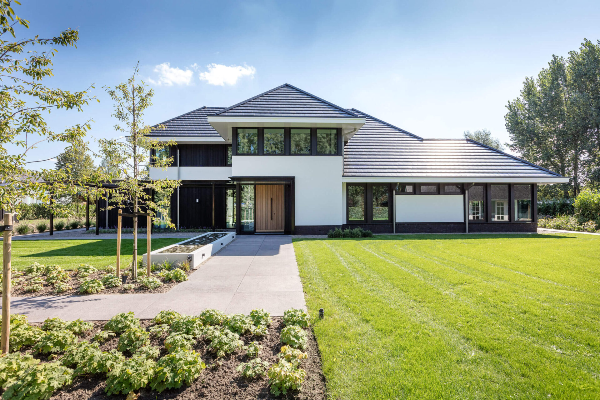 Moderne-villa-te-Almelo-voorgevel