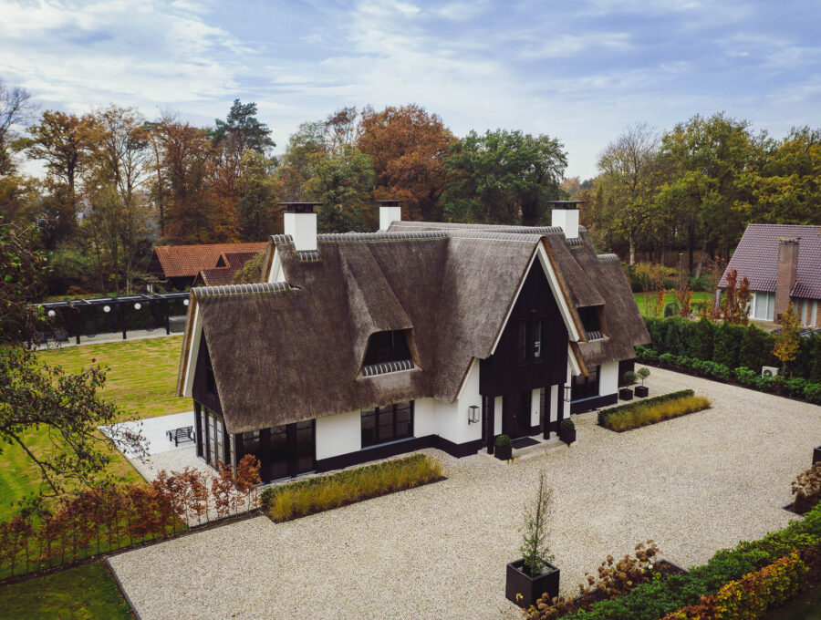 Rietgedekte villa in Almelo