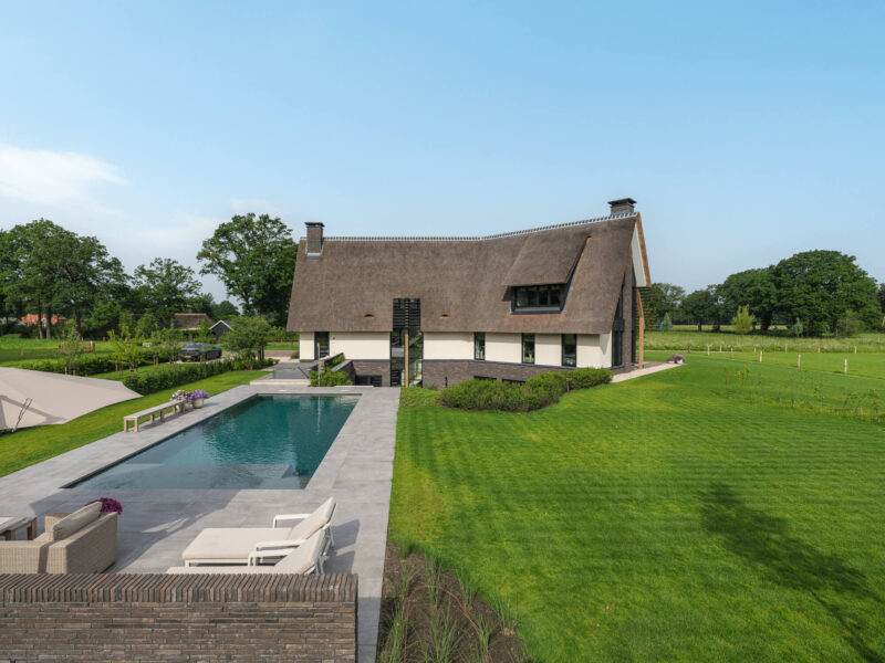 Modern landhuis ontworpen door EVE Architecten - tuin