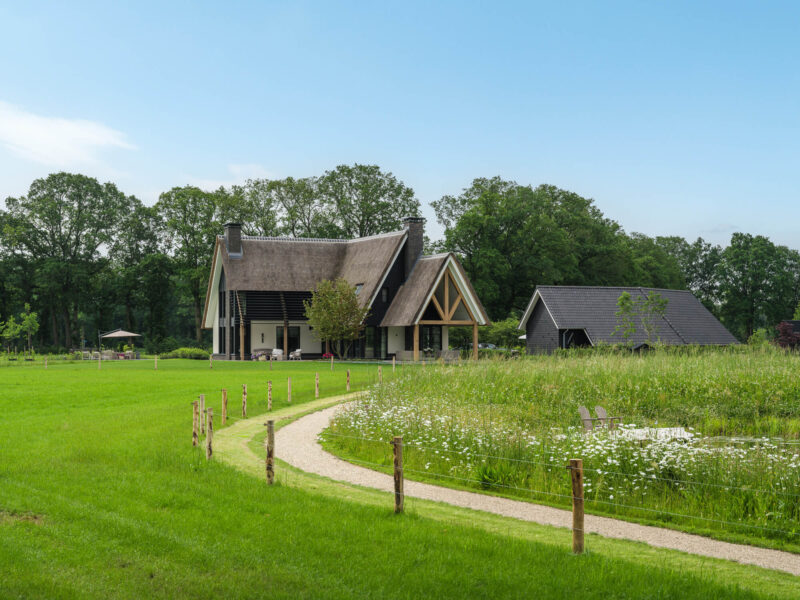 Modern landhuis ontworpen door EVE Architecten - totaalbeeld