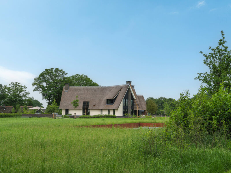 Modern landhuis ontworpen door EVE Architecten - totaalbeeld