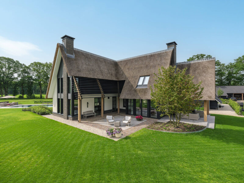Modern landhuis ontworpen door EVE Architecten - achterzijde