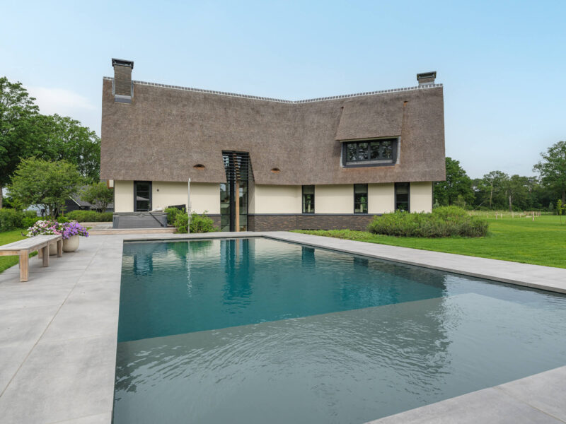 Modern landhuis ontworpen door EVE Architecten - achterzijde