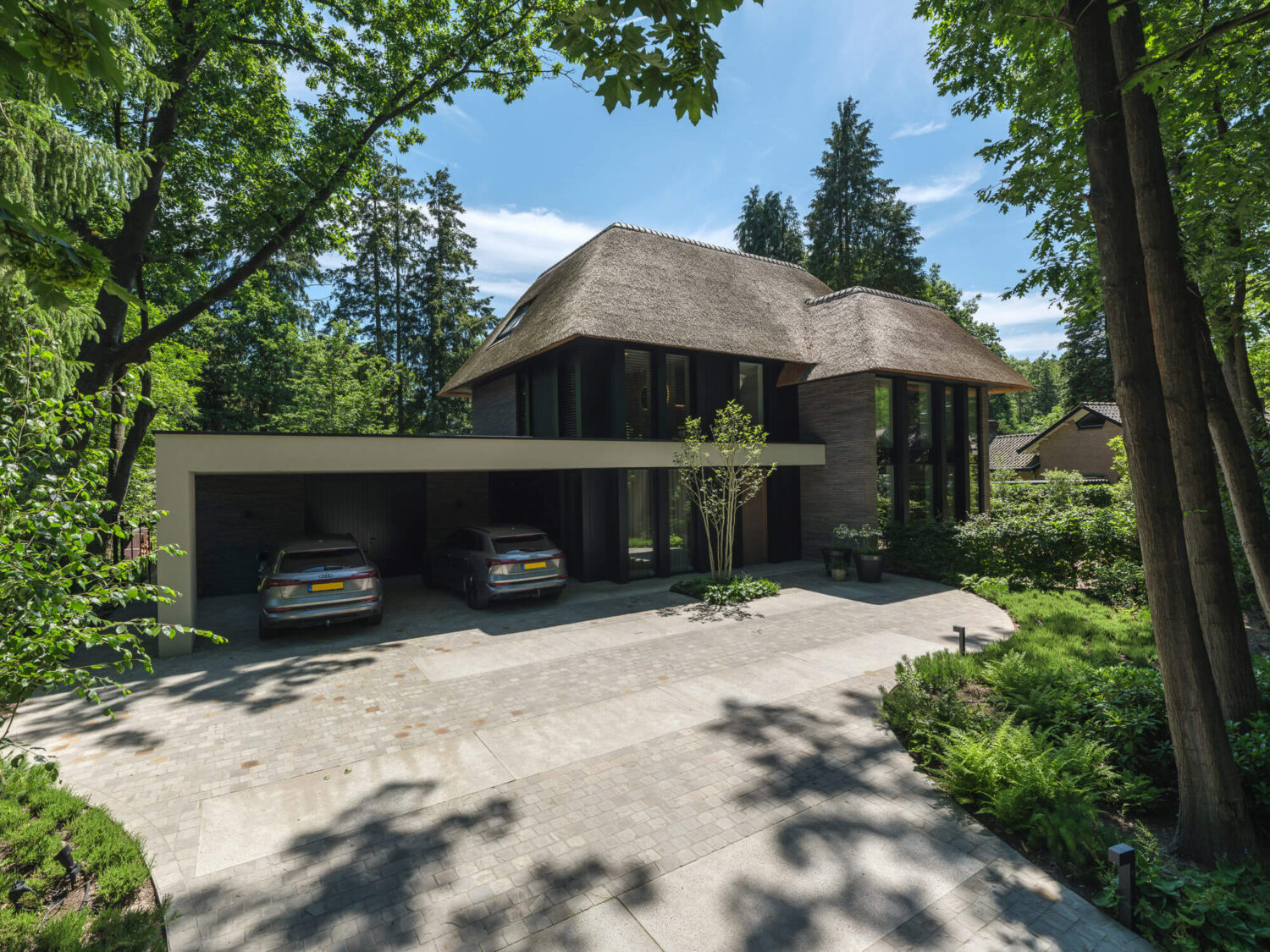 Eigentijdse villa ontworpen door EVE Architecten - Voorzijde