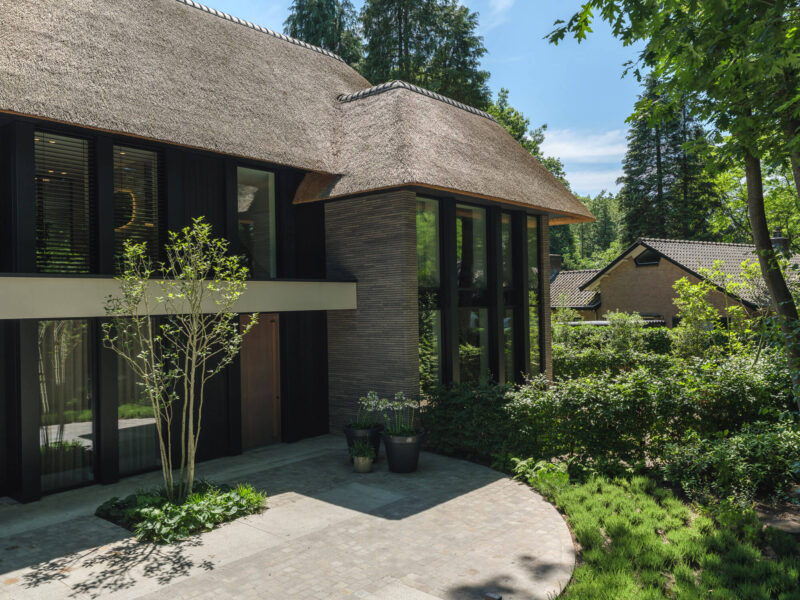 Eigentijdse villa ontworpen door EVE Architecten - Voorzijde