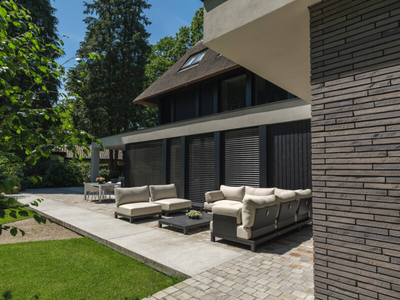 Eigentijdse villa ontworpen door EVE Architecten - Achterzijde