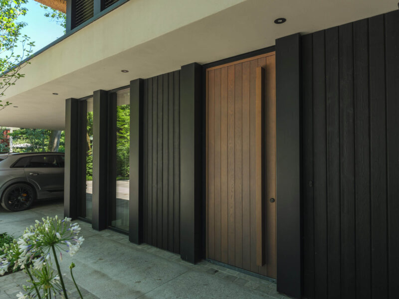 Eigentijdse villa ontworpen door EVE Architecten - Voorzijde detail