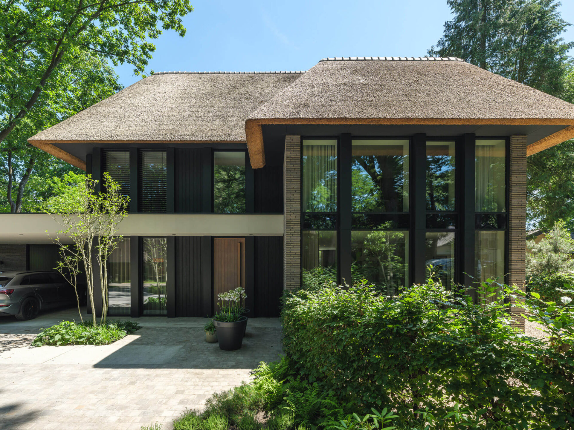 Eigentijdse villa ontworpen door EVE Architecten - Voorzijde