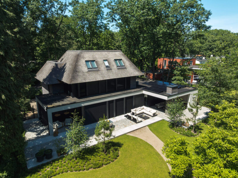 Eigentijdse villa ontworpen door EVE Architecten - Totaalbeeld