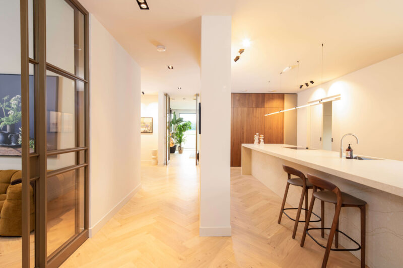Luxe gezinsvilla ontworpen door EVE Architecten - Keuken
