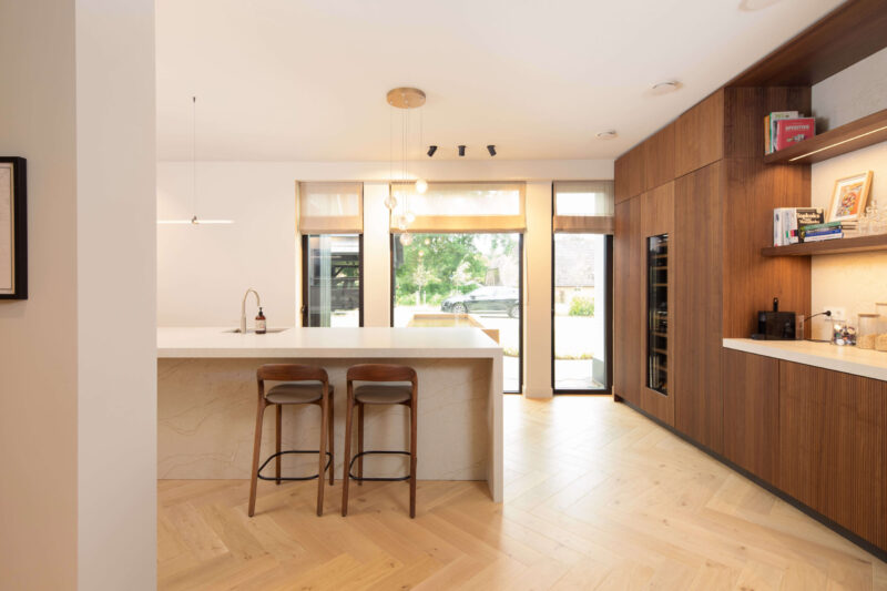 Luxe gezinsvilla ontworpen door EVE Architecten - Keuken